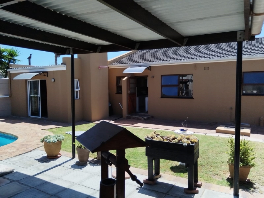 4 Bedroom Property for Sale in Bothasig Western Cape